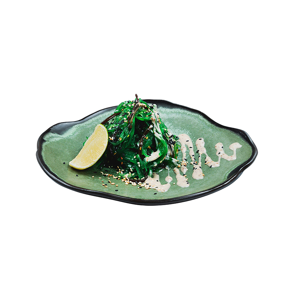 Салат Чука с ореховым соусом